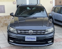 Volkswagen Tiguan 2.0 TDI 150 CV R-LINE Interior/Exterior "Fari Full Led+Gruppi ottici posteriori a led+ Quadro digitale+ Cerchi da 19"