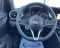Alfa Romeo Giulia 2.2 Turbo diesel 190CV AT8 B-Tech Blak Edition Pak esterno Veloce “Pak sport - Cerchi da 19°- Pinze Brembo gialle - Assetto sportivo - Navi - Telecamera - Fari BI-Xenon Led - vetri privacy - paraurti modello veloce sport”