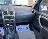 DACIA Duster 1.5 dci Laureate 4x4  "Vetri elettrici - bluetooth - Stereo Mp3 - Comandi stereo al volante -  Mancorrenti"
