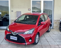 Toyota Yaris Yaris 1.4 D-4D 5 porte Lounge (Navi - Retrocamera - selleria sportiva - bracciolo - cerchi lega) Auto uniproprietario pari al nuovo