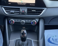 Alfa Romeo Giulia 2.2 Turbo diesel 190CV AT8 B-Tech Blak Edition Pak esterno Veloce “Pak sport - Cerchi da 19°- Pinze Brembo gialle - Assetto sportivo - Navi - Telecamera - Fari BI-Xenon Led - vetri privacy - paraurti modello veloce sport”