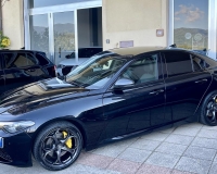 Alfa Romeo Giulia 2.2 Turbo diesel 190CV AT8 B-Tech Blak Edition Pak esterno Veloce “Pak sport - Cerchi da 19°- Pinze Brembo gialle - Assetto sportivo - Navi - Telecamera - Fari BI-Xenon Led - vetri privacy - paraurti modello veloce sport”