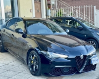 Alfa Romeo Giulia 2.2 Turbo diesel 190CV AT8 B-Tech Blak Edition Pak esterno Veloce “Pak sport - Cerchi da 19°- Pinze Brembo gialle - Assetto sportivo - Navi - Telecamera - Fari BI-Xenon Led - vetri privacy - paraurti modello veloce sport”