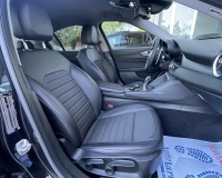 Alfa Romeo Giulia 2.2 Turbo diesel 190CV AT8 B-Tech Blak Edition Pak esterno Veloce “Pak sport - Cerchi da 19°- Pinze Brembo gialle - Assetto sportivo - Navi - Telecamera - Fari BI-Xenon Led - vetri privacy - paraurti modello veloce sport”