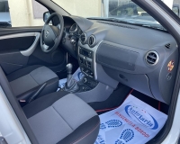 DACIA Duster 1.5 dci Laureate 4x4  "Vetri elettrici - bluetooth - Stereo Mp3 - Comandi stereo al volante -  Mancorrenti"