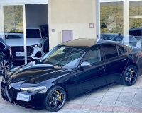 Alfa Romeo Giulia 2.2 Turbo diesel 190CV AT8 B-Tech Blak Edition Pak esterno Veloce “Pak sport - Cerchi da 19°- Pinze Brembo gialle - Assetto sportivo - Navi - Telecamera - Fari BI-Xenon Led - vetri privacy - paraurti modello veloce sport”