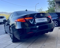 Alfa Romeo Giulia 2.2 Turbo diesel 190CV AT8 B-Tech Blak Edition Pak esterno Veloce “Pak sport - Cerchi da 19°- Pinze Brembo gialle - Assetto sportivo - Navi - Telecamera - Fari BI-Xenon Led - vetri privacy - paraurti modello veloce sport”