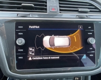 Volkswagen Tiguan 2.0 TDI 150 CV R-LINE Interior/Exterior "Fari Full Led+Gruppi ottici posteriori a led+ Quadro digitale+ Cerchi da 19"