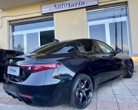 Alfa Romeo Giulia 2.2 Turbo diesel 190CV AT8 B-Tech Blak Edition Pak esterno Veloce “Pak sport - Cerchi da 19°- Pinze Brembo gialle - Assetto sportivo - Navi - Telecamera - Fari BI-Xenon Led - vetri privacy - paraurti modello veloce sport”
