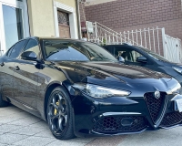 Alfa Romeo Giulia 2.2 Turbo diesel 190CV AT8 B-Tech Blak Edition Pak esterno Veloce “Pak sport - Cerchi da 19°- Pinze Brembo gialle - Assetto sportivo - Navi - Telecamera - Fari BI-Xenon Led - vetri privacy - paraurti modello veloce sport”