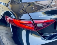 Alfa Romeo Giulia 2.2 Turbo diesel 190CV AT8 B-Tech Blak Edition Pak esterno Veloce “Pak sport - Cerchi da 19°- Pinze Brembo gialle - Assetto sportivo - Navi - Telecamera - Fari BI-Xenon Led - vetri privacy - paraurti modello veloce sport”