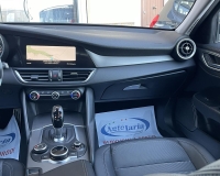 Alfa Romeo Giulia 2.2 Turbo diesel 190CV AT8 B-Tech Blak Edition Pak esterno Veloce “Pak sport - Cerchi da 19°- Pinze Brembo gialle - Assetto sportivo - Navi - Telecamera - Fari BI-Xenon Led - vetri privacy - paraurti modello veloce sport”