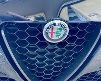 Alfa Romeo Giulia 2.2 Turbo diesel 190CV AT8 B-Tech Blak Edition Pak esterno Veloce “Pak sport - Cerchi da 19°- Pinze Brembo gialle - Assetto sportivo - Navi - Telecamera - Fari BI-Xenon Led - vetri privacy - paraurti modello veloce sport”