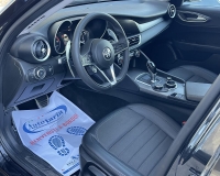 Alfa Romeo Giulia 2.2 Turbo diesel 190CV AT8 B-Tech Blak Edition Pak esterno Veloce “Pak sport - Cerchi da 19°- Pinze Brembo gialle - Assetto sportivo - Navi - Telecamera - Fari BI-Xenon Led - vetri privacy - paraurti modello veloce sport”