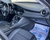 Alfa Romeo Giulia 2.2 Turbo diesel 190CV AT8 B-Tech Blak Edition Pak esterno Veloce “Pak sport - Cerchi da 19°- Pinze Brembo gialle - Assetto sportivo - Navi - Telecamera - Fari BI-Xenon Led - vetri privacy - paraurti modello veloce sport”