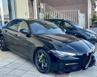 Alfa Romeo Giulia 2.2 Turbo diesel 190CV AT8 B-Tech Blak Edition Pak esterno Veloce “Pak sport - Cerchi da 19°- Pinze Brembo gialle - Assetto sportivo - Navi - Telecamera - Fari BI-Xenon Led - vetri privacy - paraurti modello veloce sport”
