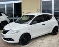 Lancia Ypsilon 1.2 Gold Plus  Black and Noir 70 CV (vetri privacy - pacchetto nero lucido in contrasto - interni sportivi - bluetooth - sedili con rifiniture sportivi logo dorato) Aziendale