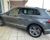 Volkswagen Tiguan 2.0 TDI 150 CV R-LINE Interior/Exterior "Fari Full Led+Gruppi ottici posteriori a led+ Quadro digitale+ Cerchi da 19"