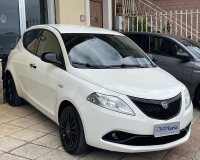 Lancia Ypsilon 1.2 Gold Plus  Black and Noir 70 CV (vetri privacy - pacchetto nero lucido in contrasto - interni sportivi - bluetooth - sedili con rifiniture sportivi logo dorato) Aziendale