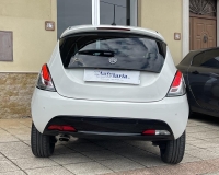 Lancia Ypsilon 1.2 Gold Plus  Black and Noir 70 CV (vetri privacy - pacchetto nero lucido in contrasto - interni sportivi - bluetooth - sedili con rifiniture sportivi logo dorato) Aziendale