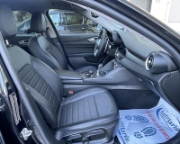 Alfa Romeo Giulia 2.2 Turbo diesel 190CV AT8 B-Tech Blak Edition Pak esterno Veloce “Pak sport - Cerchi da 19°- Pinze Brembo gialle - Assetto sportivo - Navi - Telecamera - Fari BI-Xenon Led - vetri privacy - paraurti modello veloce sport”