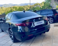 Alfa Romeo Giulia 2.2 Turbo diesel 190CV AT8 B-Tech Blak Edition Pak esterno Veloce “Pak sport - Cerchi da 19°- Pinze Brembo gialle - Assetto sportivo - Navi - Telecamera - Fari BI-Xenon Led - vetri privacy - paraurti modello veloce sport”