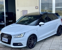 Audi A1 SPB 1.6 TDI 116 CV S.Line Sport "Tetto apribile/panoramico - Fari Xenon Plus full Led - gruppi ottici posteriore a tecnologia led - Bicolor - Cerchi sport da 18 - vetri privacy total - Navi"