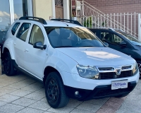 DACIA Duster 1.5 dci Laureate 4x4  "Vetri elettrici - bluetooth - Stereo Mp3 - Comandi stereo al volante -  Mancorrenti"