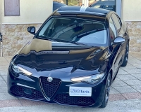 Alfa Romeo Giulia 2.2 Turbo diesel 190CV AT8 B-Tech Blak Edition Pak esterno Veloce “Pak sport - Cerchi da 19°- Pinze Brembo gialle - Assetto sportivo - Navi - Telecamera - Fari BI-Xenon Led - vetri privacy - paraurti modello veloce sport”