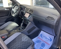 Volkswagen Tiguan 2.0 tdi R-Line 150cv dsg Fari IQ.LIGHT LED MATRIX, Digital Cockpit Pro 10,25", Navigatore