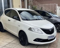 Lancia Ypsilon 1.2 Gold Plus  Black and Noir 70 CV (vetri privacy - pacchetto nero lucido in contrasto - interni sportivi - bluetooth - sedili con rifiniture sportivi logo dorato) Aziendale