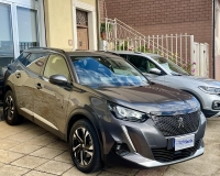 Peugeot 2008 1.5 bluehdi Allure Pack s&s 130cv EAT8 Automatica "Retrocamera - vetri privacy - pack black - cerchi lega - Fari LED" (Auto Aziendale fatturabile con iva deducibile pari al nuovo)