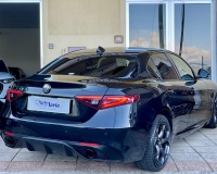 Alfa Romeo Giulia 2.2 Turbo diesel 190CV AT8 B-Tech Blak Edition Pak esterno Veloce “Pak sport - Cerchi da 19°- Pinze Brembo gialle - Assetto sportivo - Navi - Telecamera - Fari BI-Xenon Led - vetri privacy - paraurti modello veloce sport”