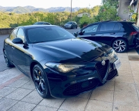 Alfa Romeo Giulia 2.2 Turbo diesel 190CV AT8 B-Tech Blak Edition Pak esterno Veloce “Pak sport - Cerchi da 19°- Pinze Brembo gialle - Assetto sportivo - Navi - Telecamera - Fari BI-Xenon Led - vetri privacy - paraurti modello veloce sport”