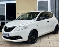 Lancia Ypsilon 1.2 Gold Plus  Black and Noir 70 CV (vetri privacy - pacchetto nero lucido in contrasto - interni sportivi - bluetooth - sedili con rifiniture sportivi logo dorato) Aziendale