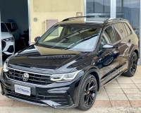 Volkswagen Tiguan R-Line Pak Black Edition 2.0 TDI SCR (150 CV) DSG "Fari IQ.LIGHT LED MATRIX--Digital Cockpit Pro 10,25", Navigatore,Telecamera 360 , pak black"