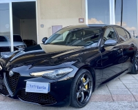 Alfa Romeo Giulia 2.2 Turbo diesel 190CV AT8 B-Tech Blak Edition Pak esterno Veloce “Pak sport - Cerchi da 19°- Pinze Brembo gialle - Assetto sportivo - Navi - Telecamera - Fari BI-Xenon Led - vetri privacy - paraurti modello veloce sport”