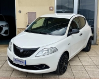 Lancia Ypsilon 1.2 Gold Plus  Black and Noir 70 CV (vetri privacy - pacchetto nero lucido in contrasto - interni sportivi - bluetooth - sedili con rifiniture sportivi logo dorato) Aziendale