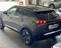 Peugeot 2008 1.5 bluehdi Allure Pack s&s 130cv EAT8 Automatica "Retrocamera - vetri privacy - pack black - cerchi lega - Fari LED" (Auto Aziendale fatturabile con iva deducibile pari al nuovo)